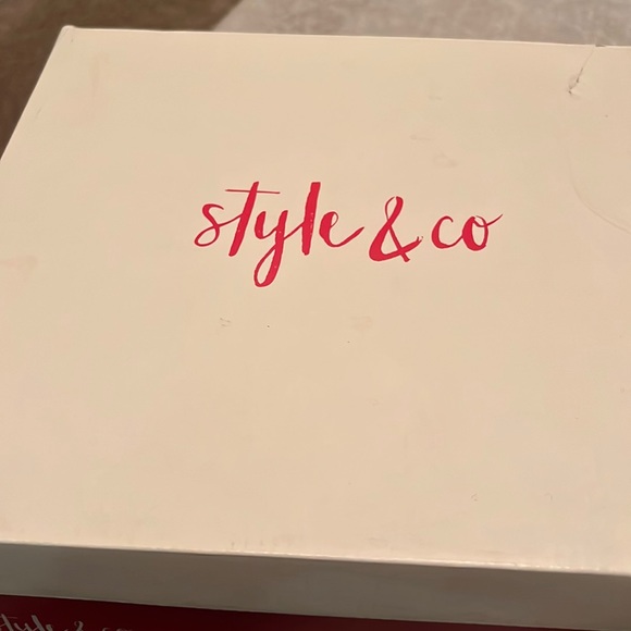 Style & Co - Picture 1 of 4